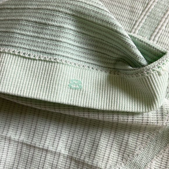 Like new condition Swiftly Tech LuLulemon shirt. Size 8 - Picture 4 of 7